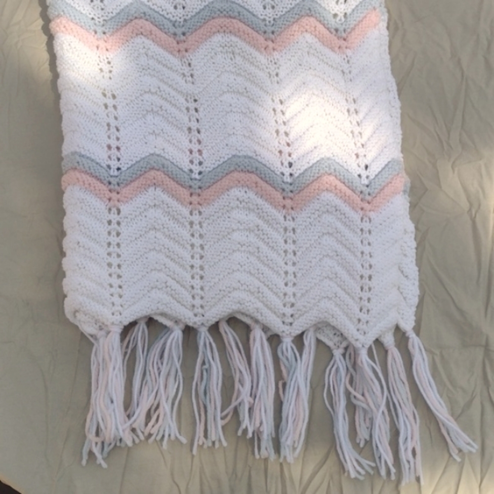 VTG Handmade Chevron Knit Baby Blanket in White, Pink and Blue Small Lap 33"x38"